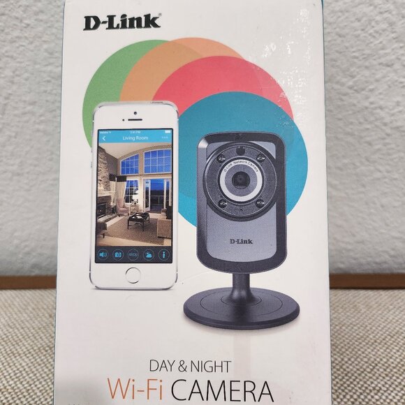 D-Link Day & Night WI-Fi Camera - Picture 1 of 6